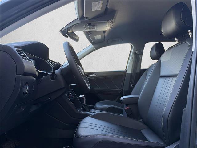 Used 2024 Volkswagen Tiguan SE image 11