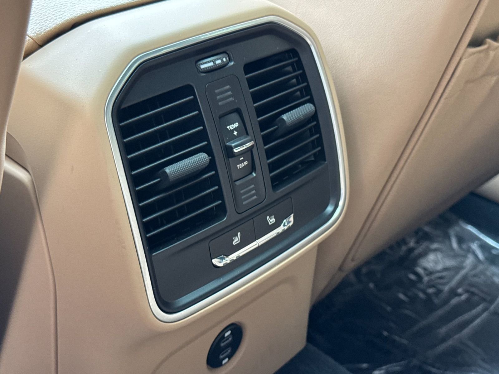 Certified 2025 Porsche Macan image 15