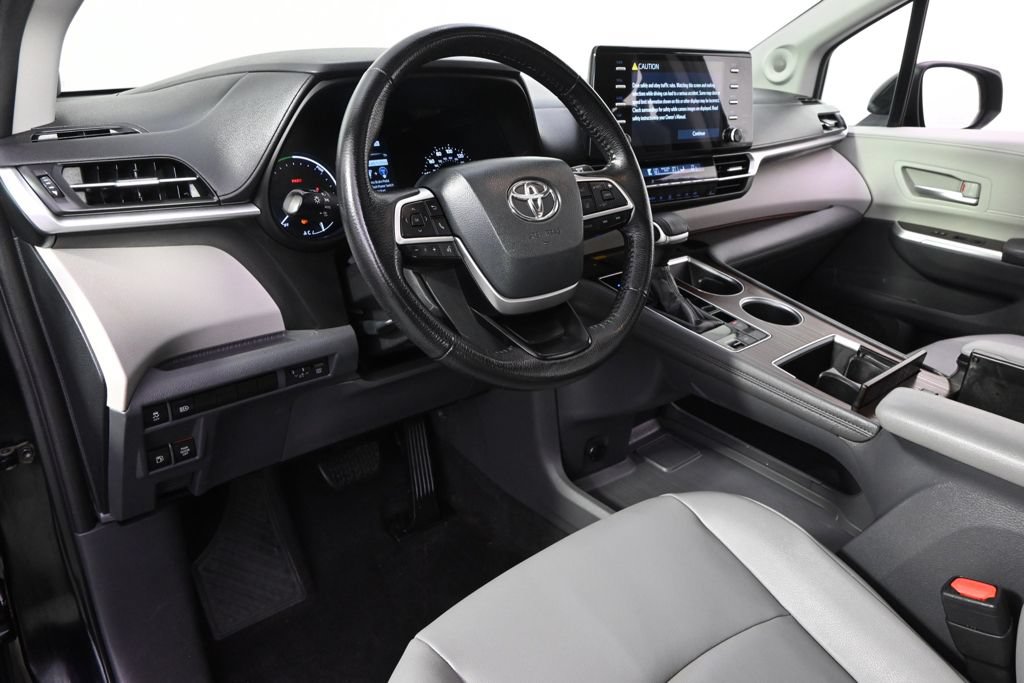 Used 2021 Toyota Sienna XLE w/ XLE Plus Package AWD/4WD image 12