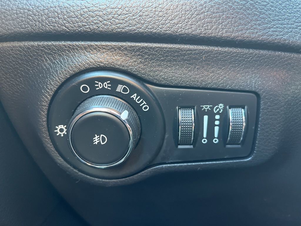 Used 2019 Jeep Compass Limited image 22