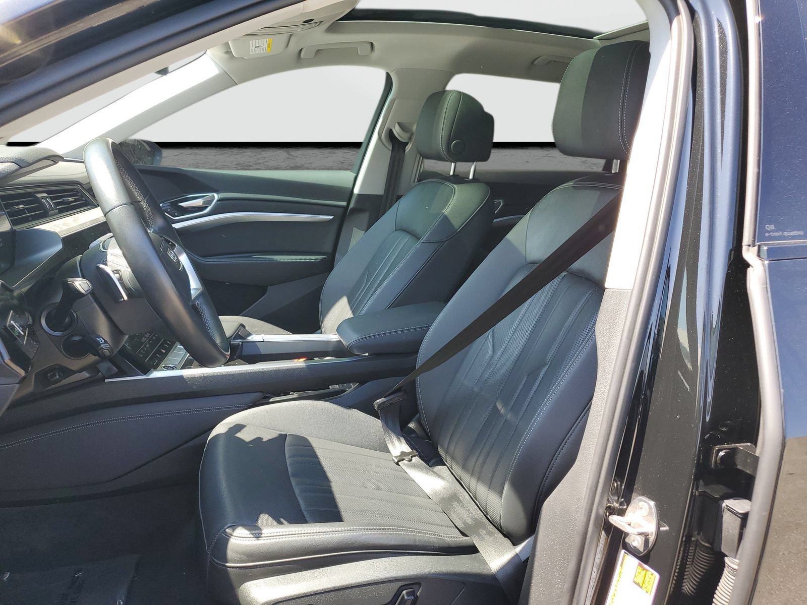 Used 2024 Audi Q8 e-tron Premium Plus AWD/4WD image 18