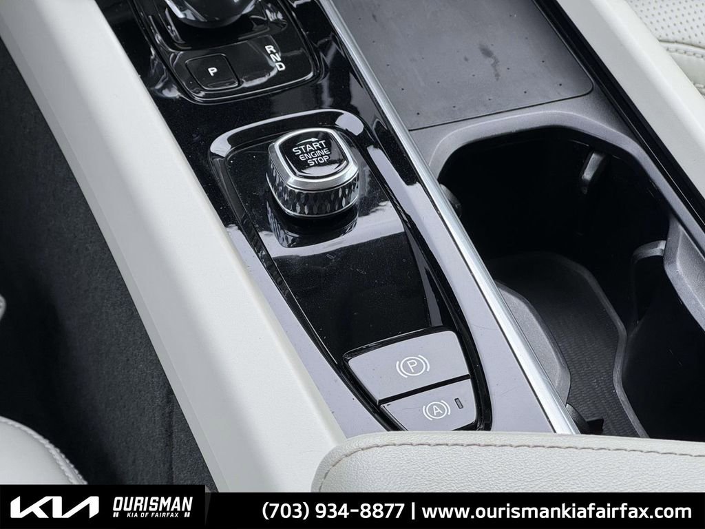 Used 2022 Volvo XC60 T8 Inscription w/ Advanced Package image 14