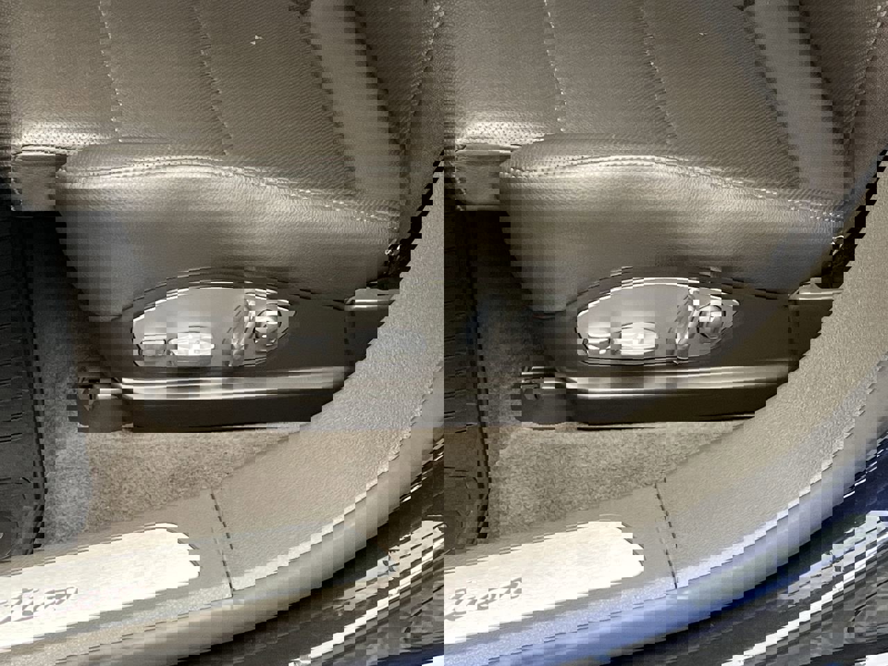 Used 2016 Porsche Panamera 4 Edition image 11