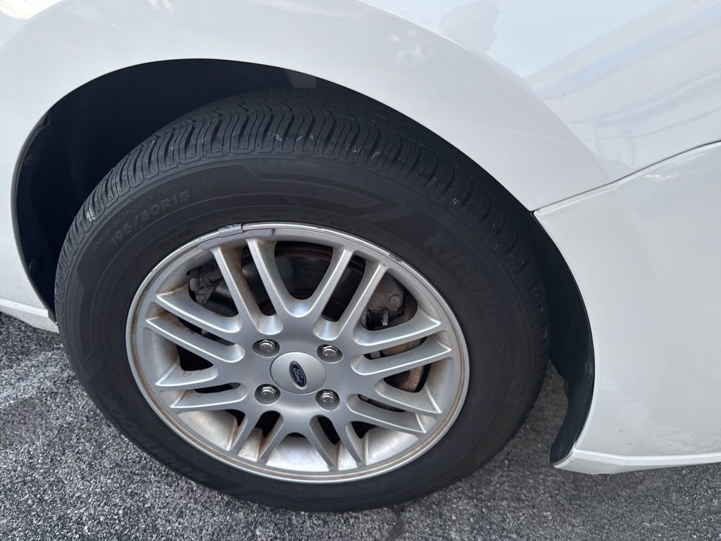 Used 2009 Ford Focus SE FWD image 8
