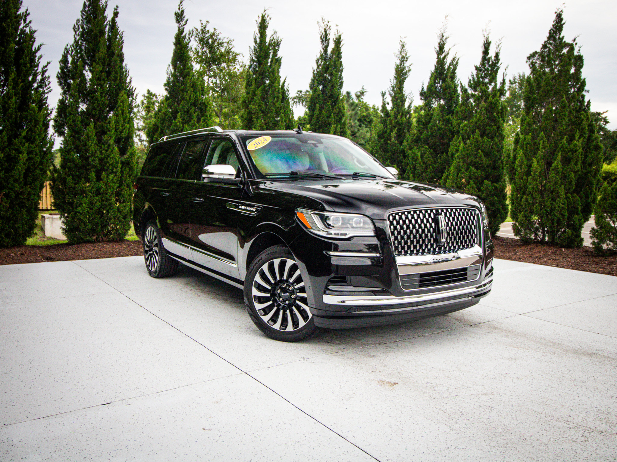 Used 2024 Lincoln Navigator L Black Label AWD/4WD image 2