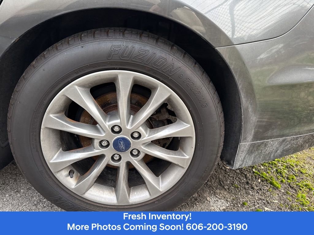 Used 2017 Ford Fusion SE w/ Fusion SE Technology Package image 7