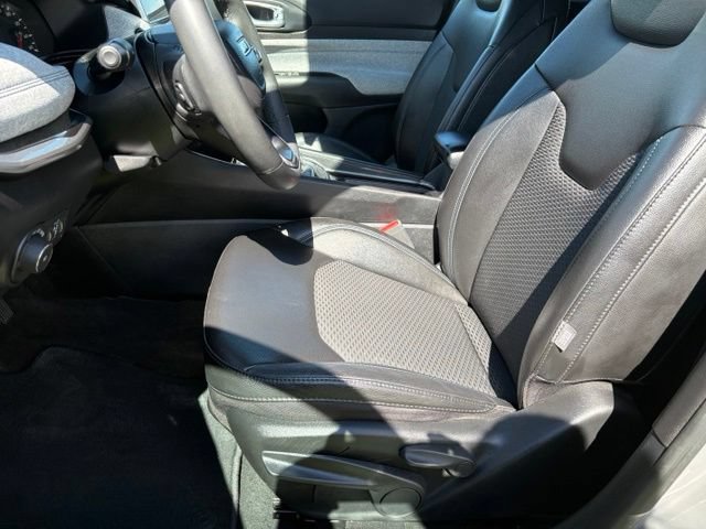 Used 2024 Jeep Compass Latitude AWD/4WD image 9