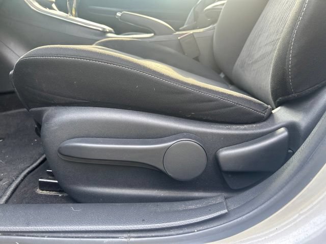 Used 2015 Nissan Sentra SV FWD image 31