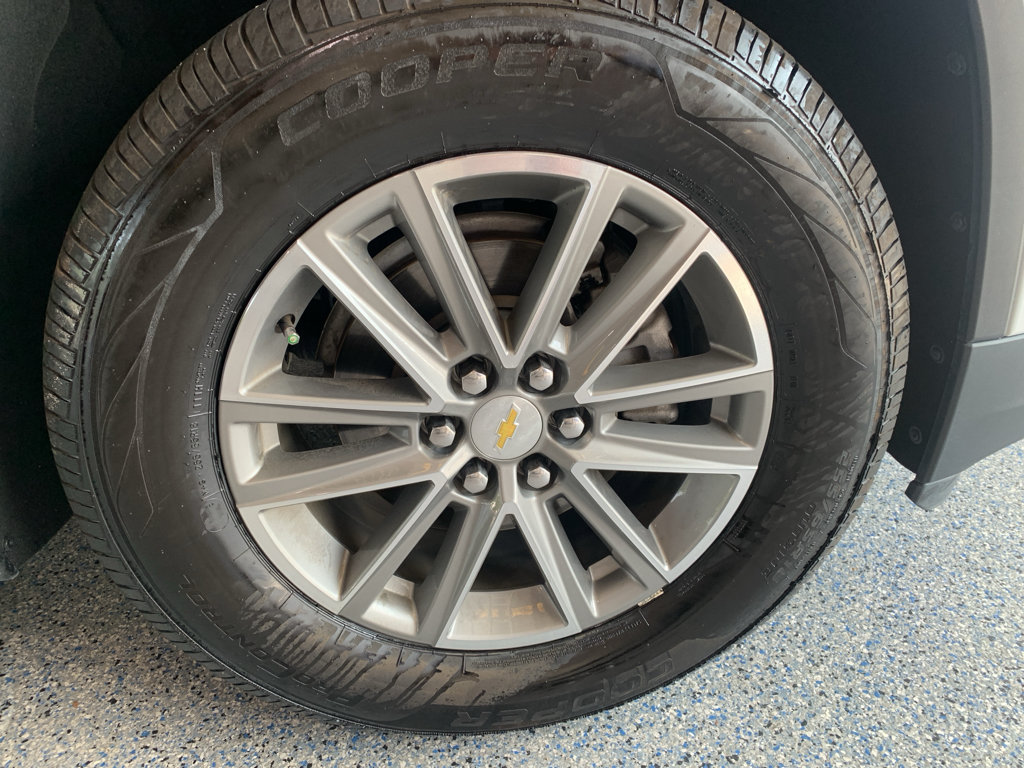 Used 2023 Chevrolet Traverse LT FWD image 36