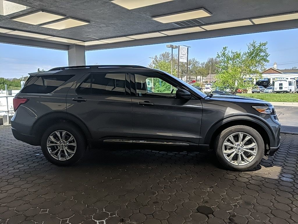 Used 2023 Ford Explorer XLT w/ Equipment Group 202A image 5