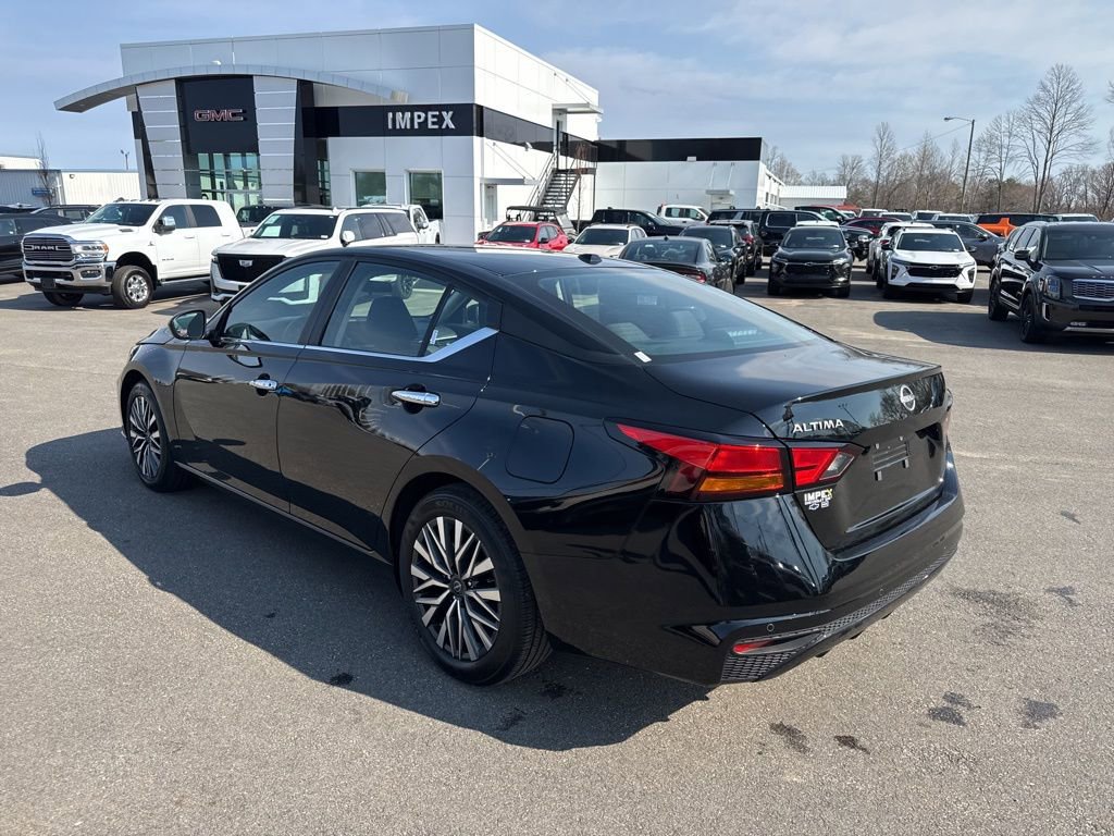 Used 2025 Nissan Altima 2.5 SV image 3