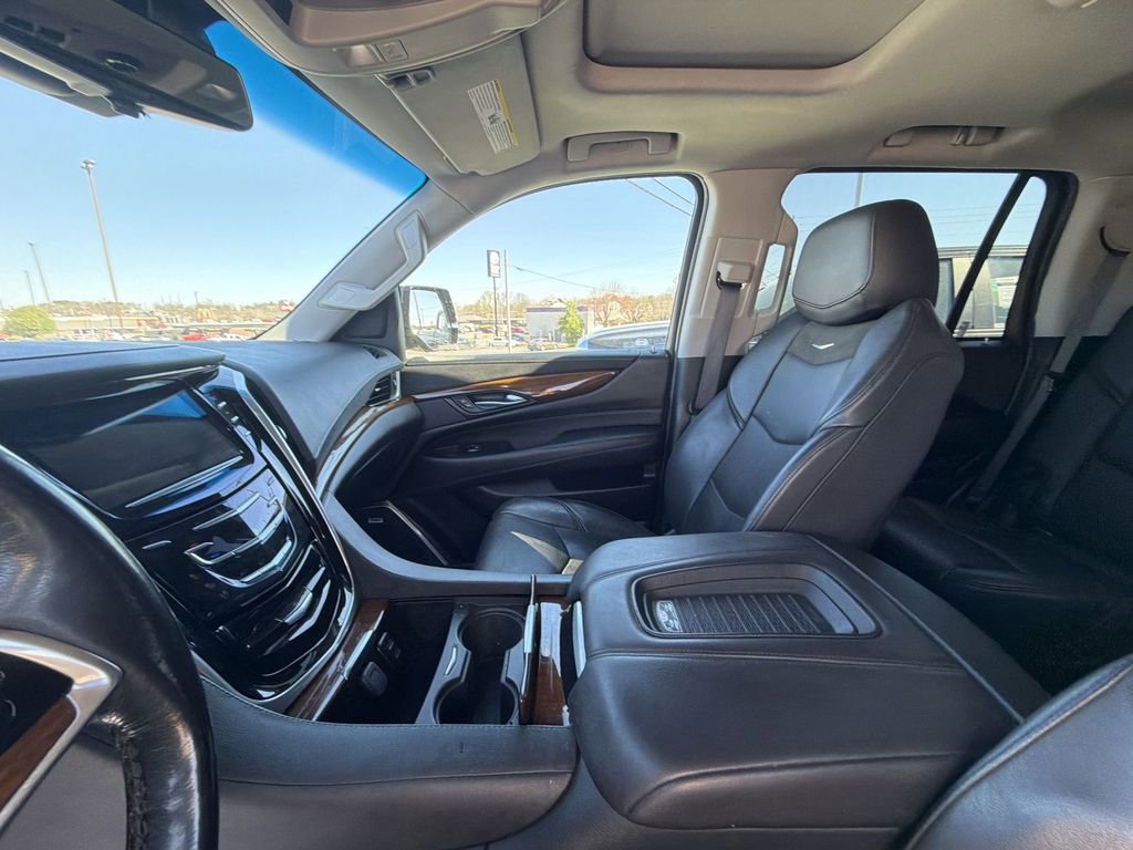 Used 2020 Cadillac Escalade Premium Luxury w/ Escalade Sport Edition image 11