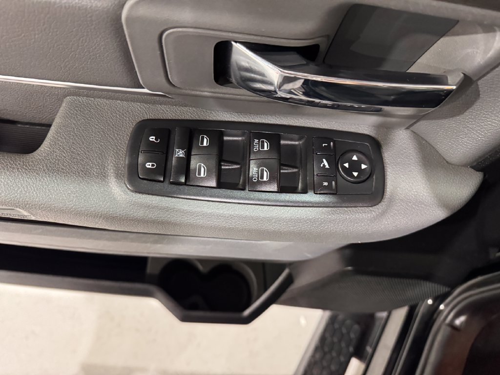 Used 2019 RAM 1500 Warlock AWD/4WD image 18