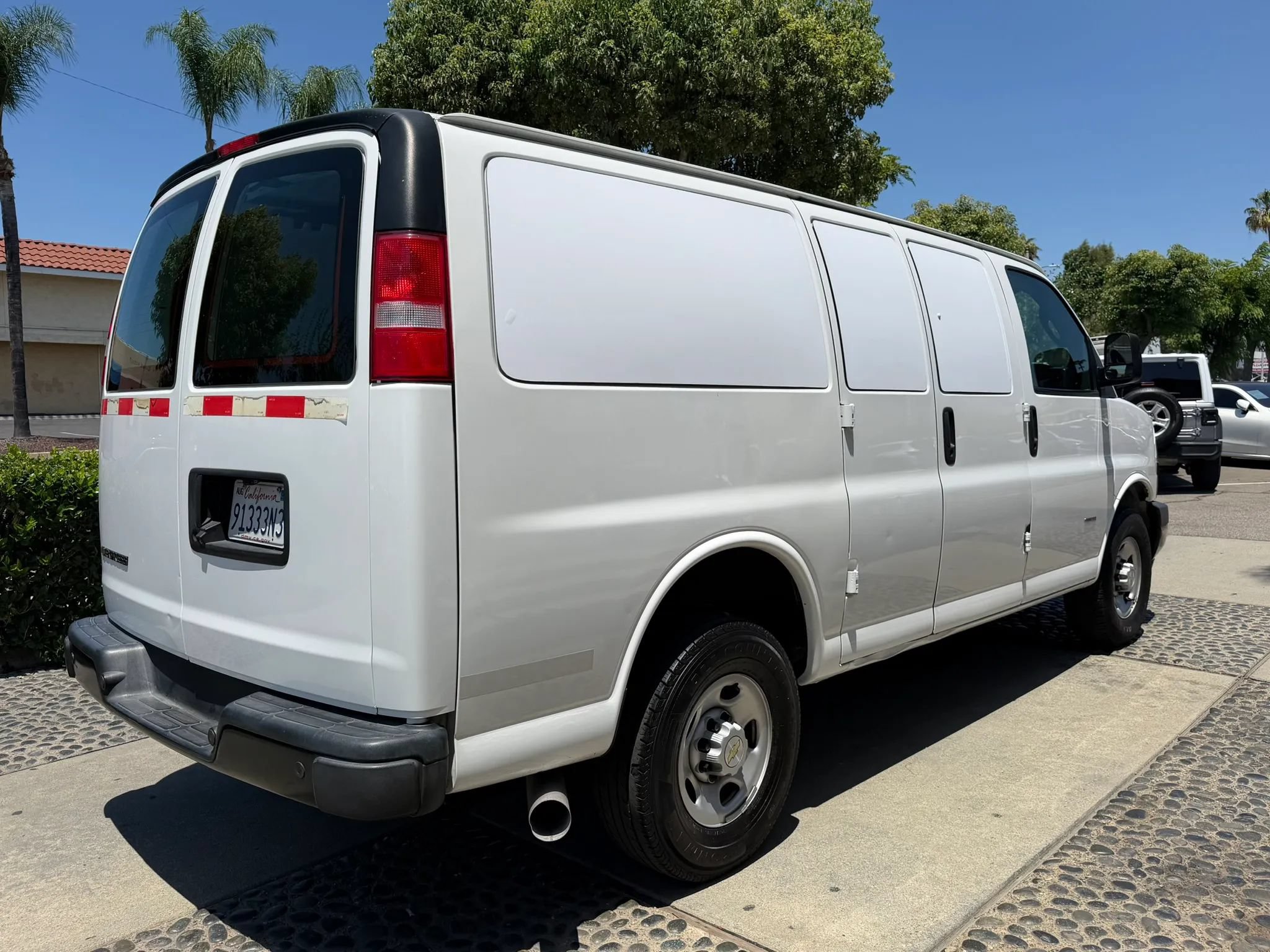 Used 2022 Chevrolet Express 2500 w/ Driver Convenience Package RWD image 5