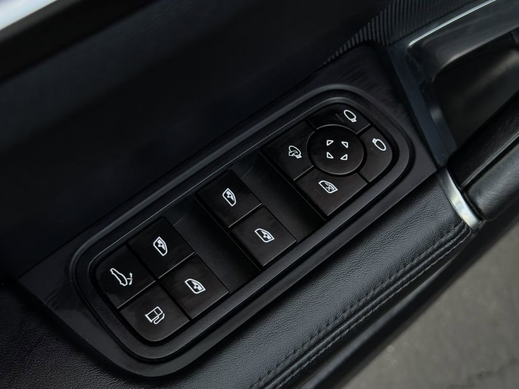 Used 2023 Porsche Cayenne Turbo S AWD/4WD image 38