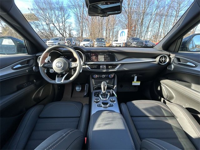 New 2025 Alfa Romeo Stelvio Sprint image 12