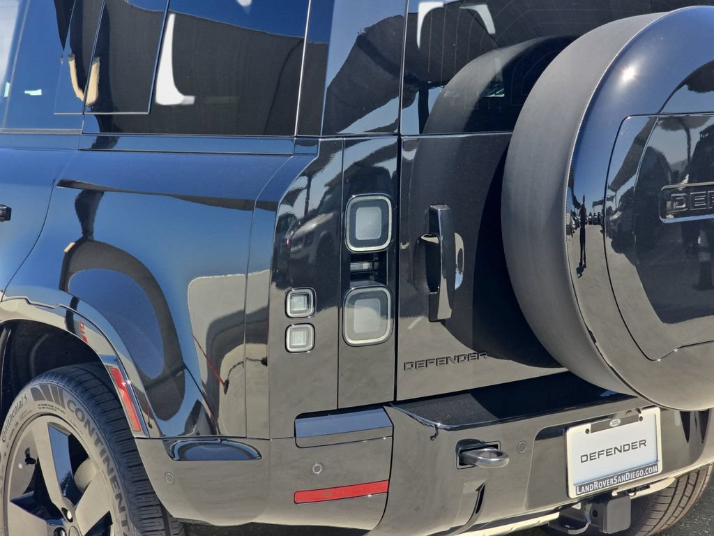 New 2026 Land Rover Defender 110 X-Dynamic SE AWD/4WD image 36