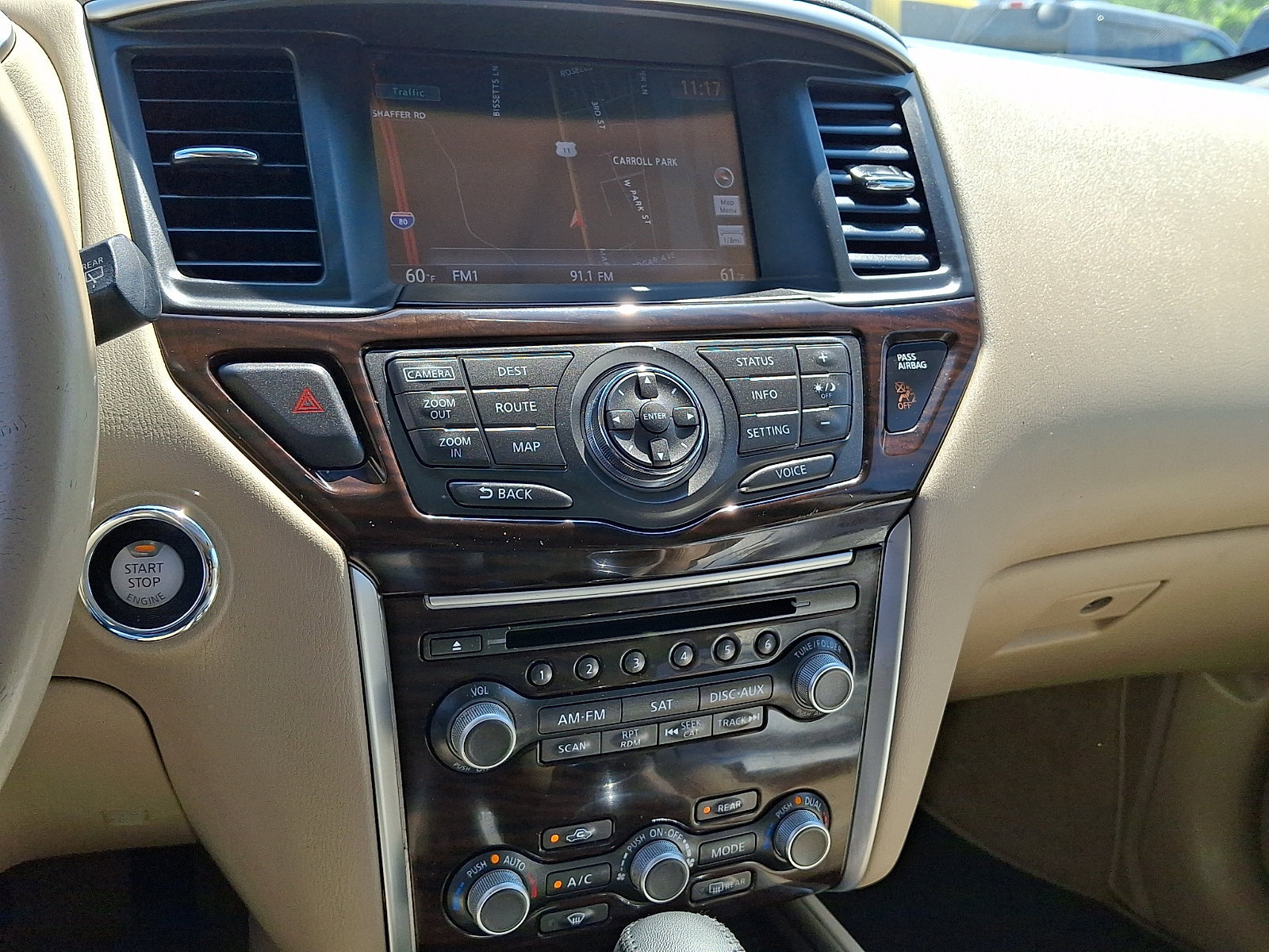Used 2015 Nissan Pathfinder Platinum w/ Family Entertainment Package AWD/4WD image 23