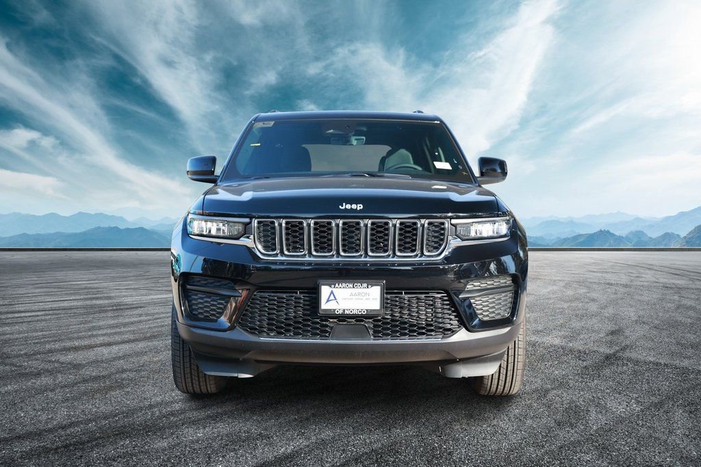 New 2025 Jeep Grand Cherokee Laredo X w/ Trailer Tow Package image 4