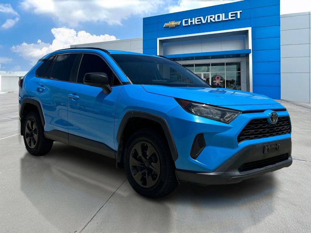Used 2021 Toyota RAV4 LE FWD image 3
