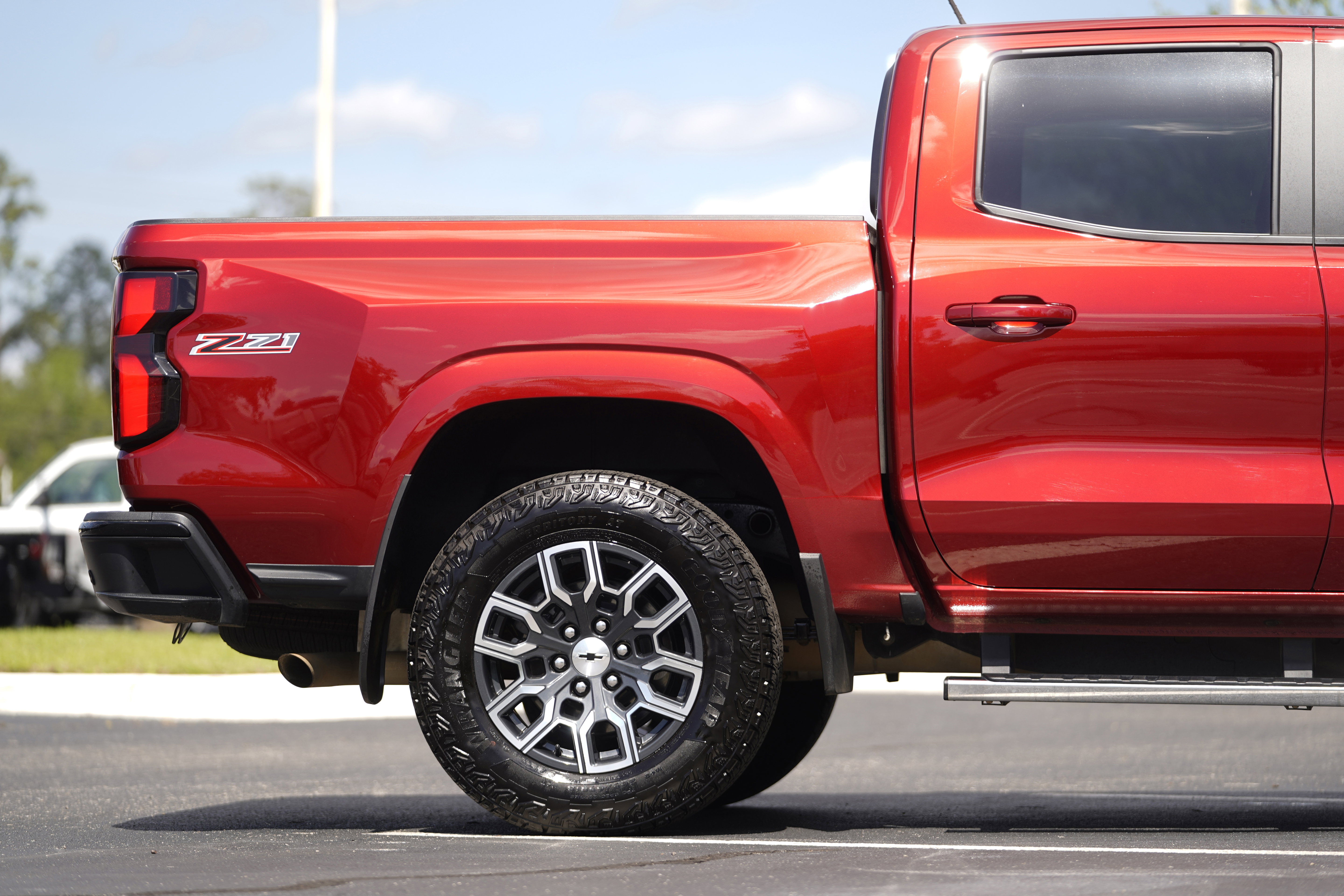 Used 2024 Chevrolet Colorado Z71 w/ Z71 Convenience Package 2 AWD/4WD image 5