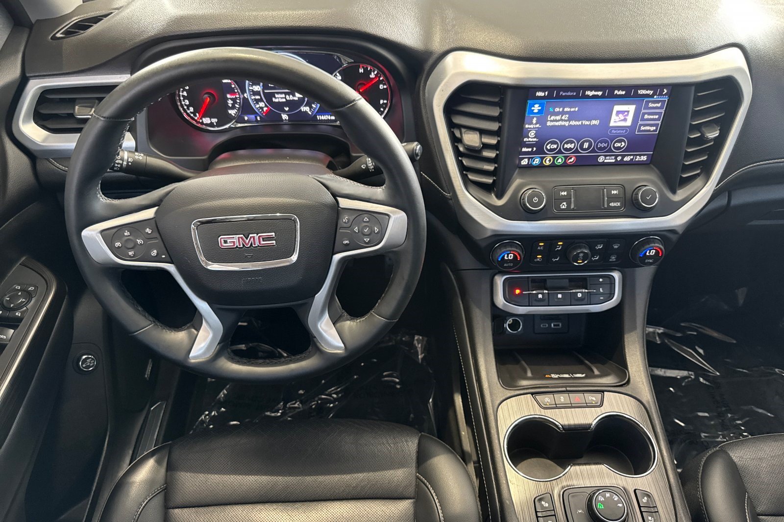 Used 2023 GMC Acadia SLT w/ Technology Package AWD/4WD image 18
