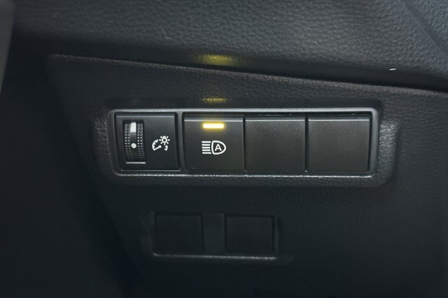 Certified 2022 Toyota Corolla Cross XLE w/ Black Badges Package (TMS) FWD image 31