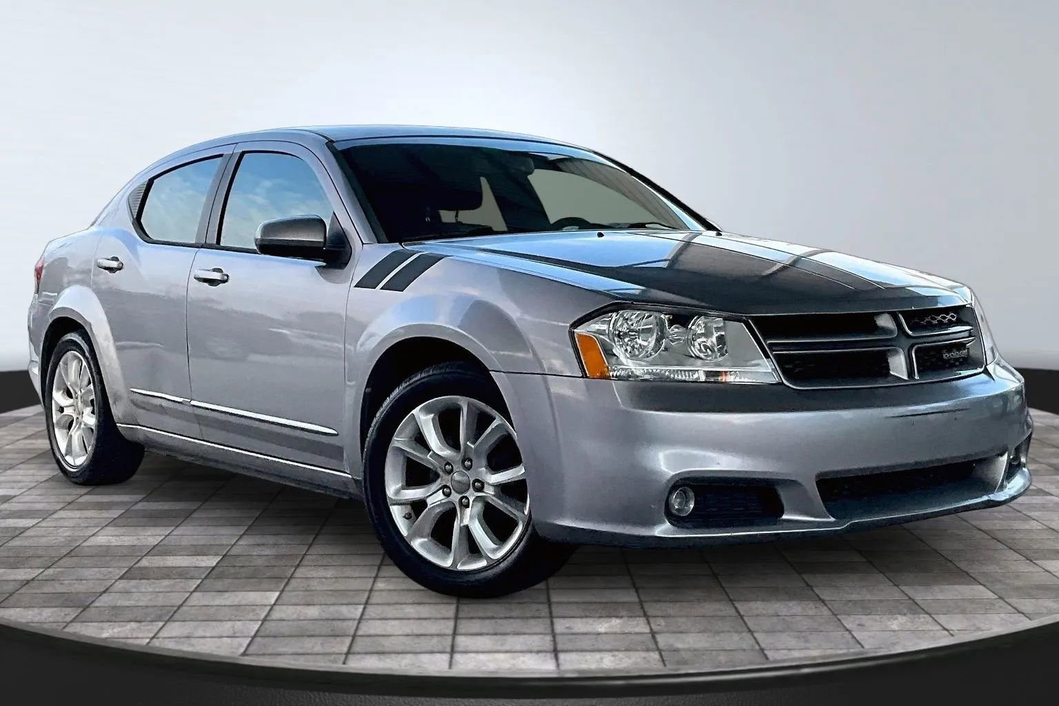 Used 2013 Dodge Avenger R/T FWD image 3