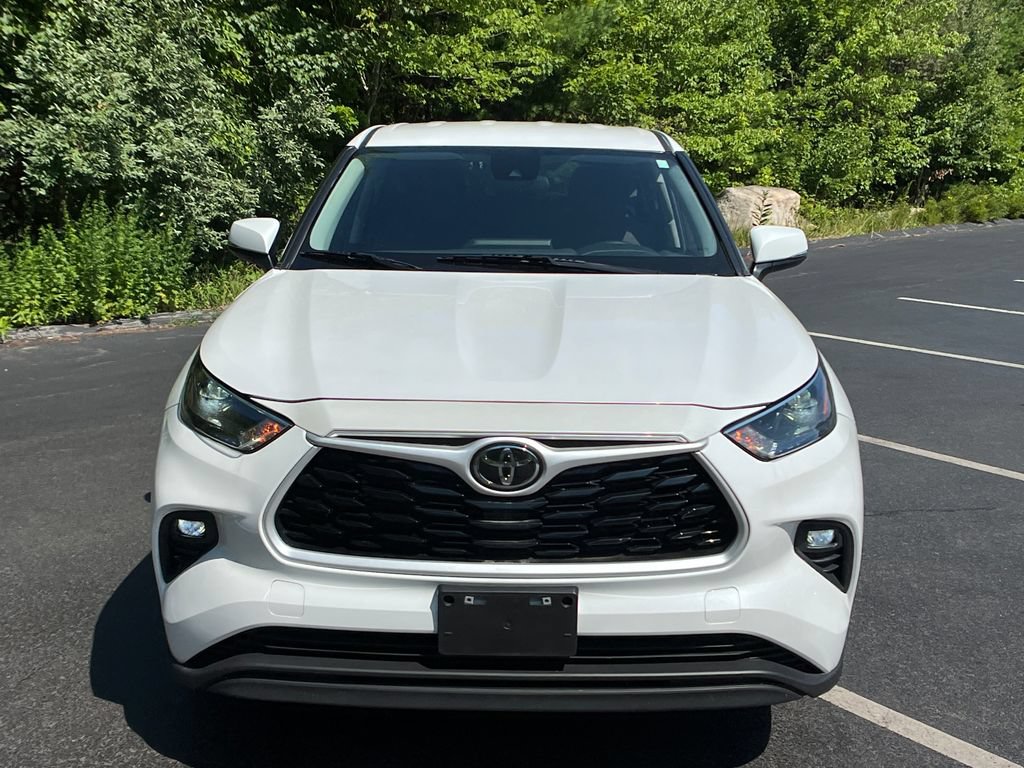 Certified 2024 Toyota Highlander LE AWD/4WD image 8