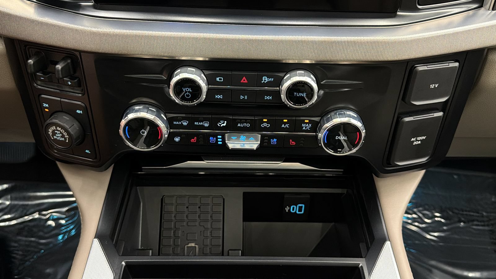 Used 2026 Ford F250 Platinum w/ Platinum Plus Package AWD/4WD image 25