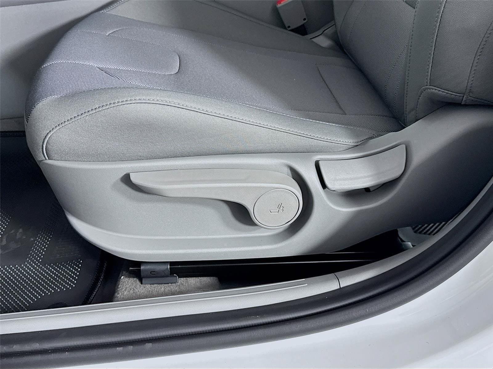 New 2026 Hyundai Elantra SE FWD image 19