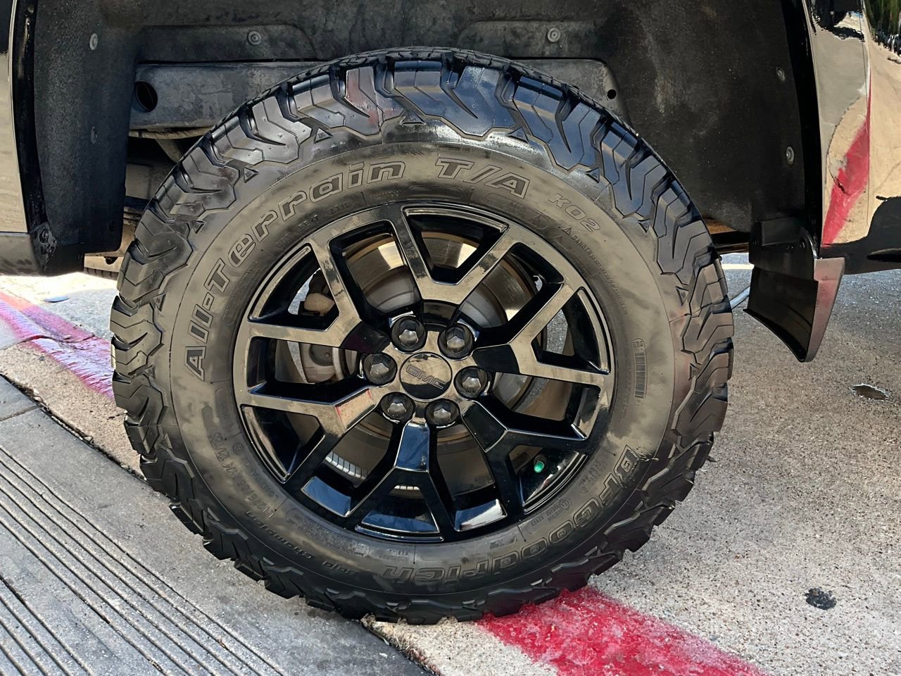 Used 2015 GMC Canyon SLE w/ All-Terrain Package image 9