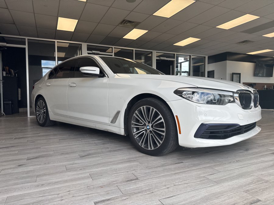 Used 2019 BMW 530e xDrive w/ Convenience Package AWD/4WD image 3