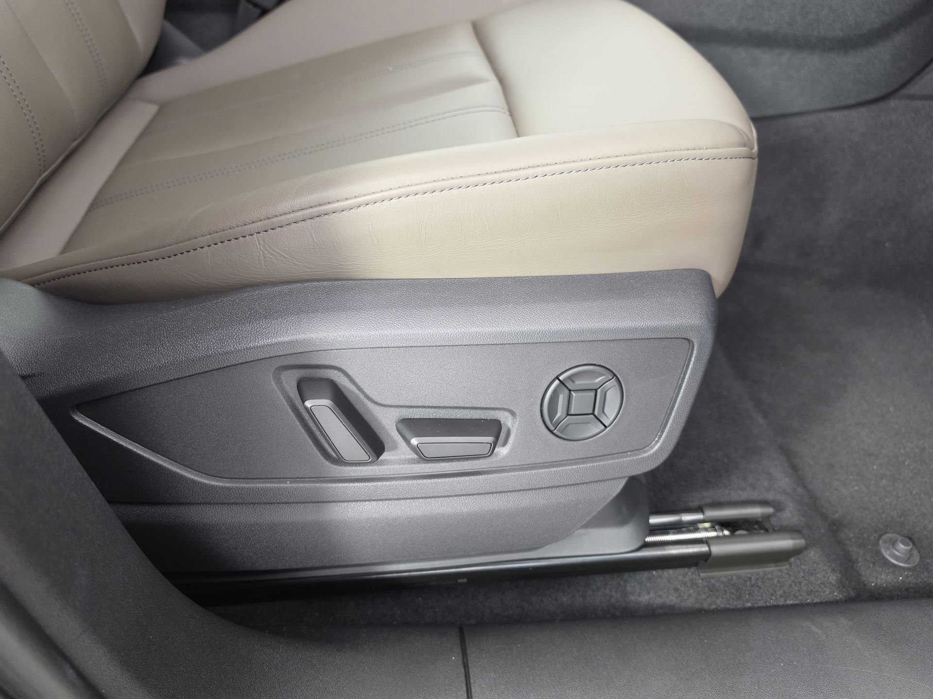 Certified 2025 Audi Q5 Premium w/ Convenience Package AWD/4WD image 46