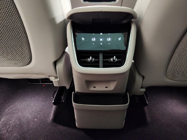 New 2025 Volvo EX90 Plus AWD/4WD image 29