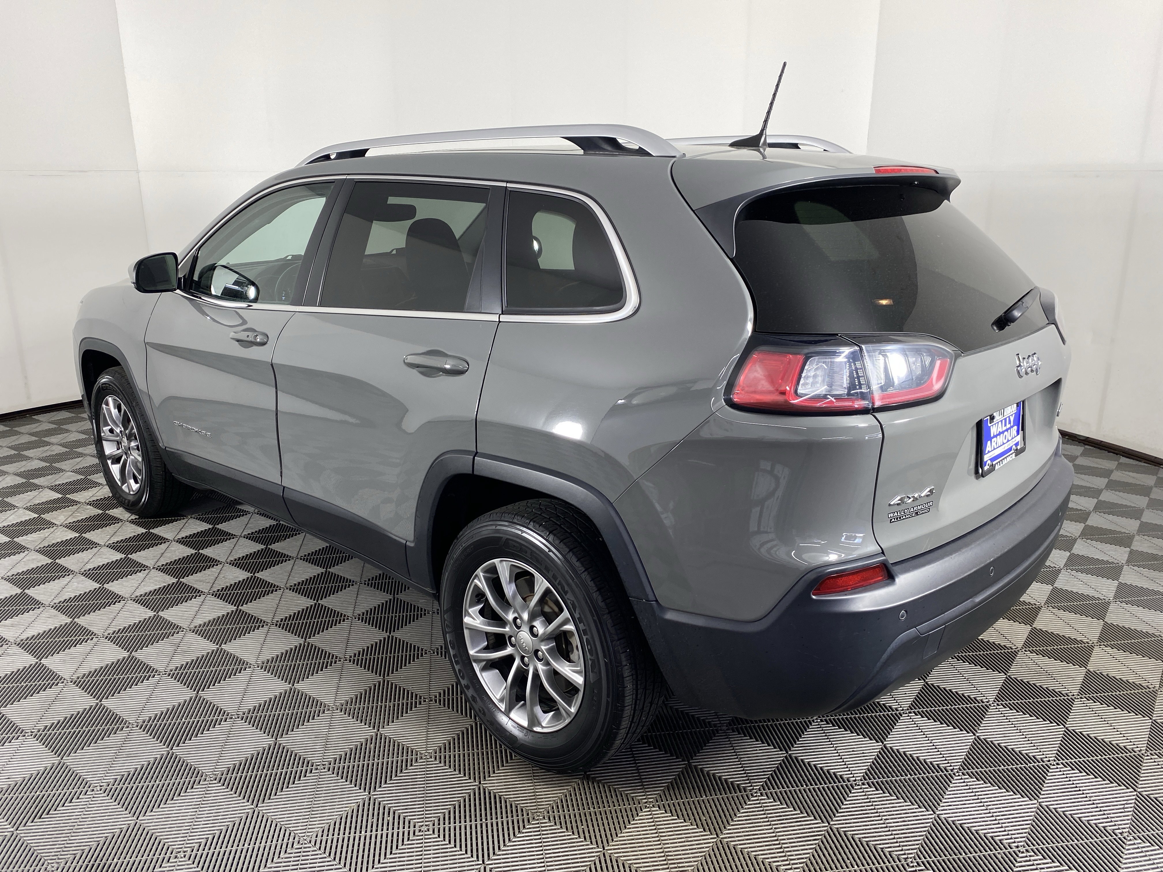 Used 2020 Jeep Cherokee Latitude Plus w/ Comfort/Convenience Group image 11