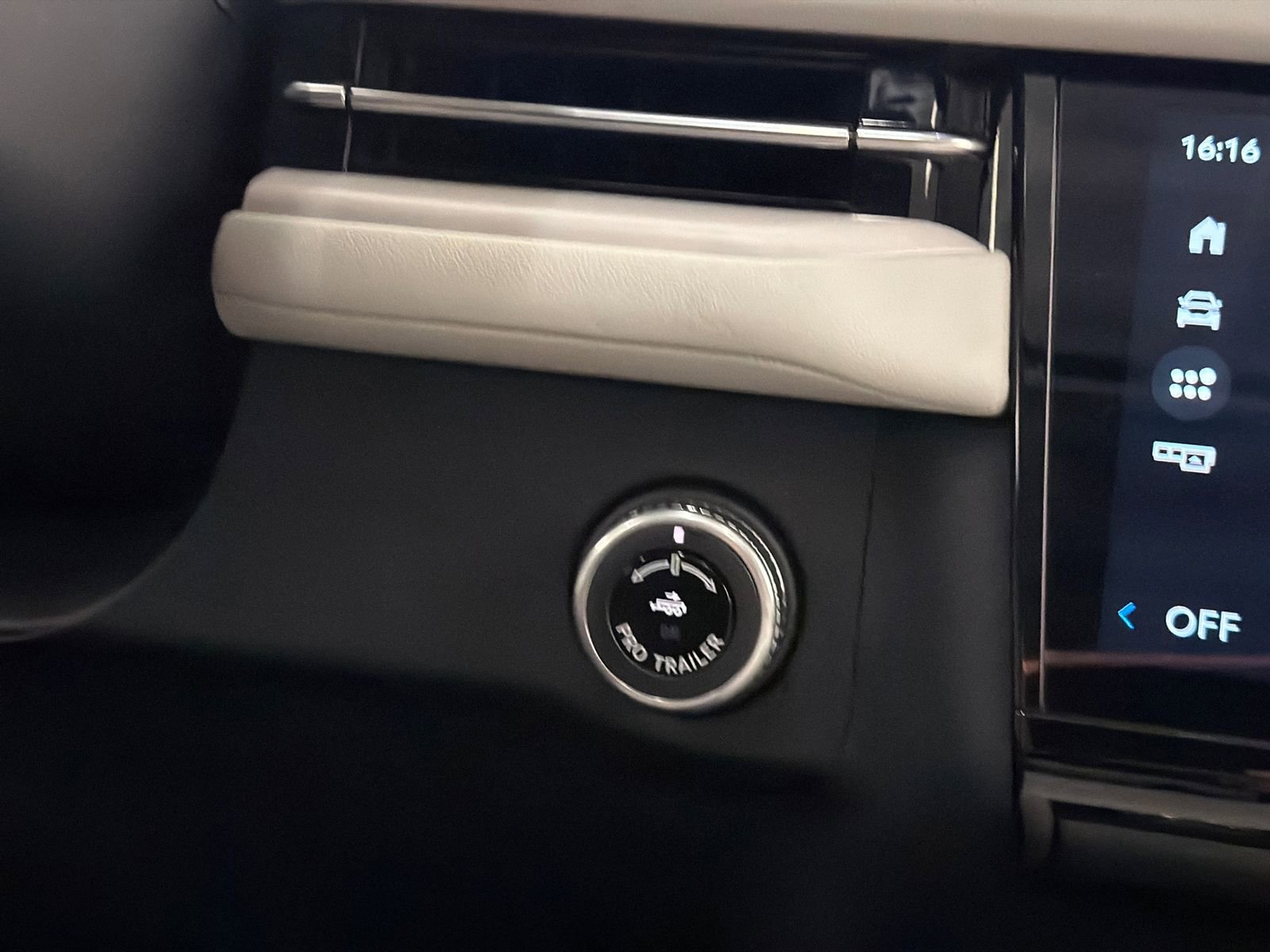 New 2026 Lincoln Navigator Reserve AWD/4WD image 31