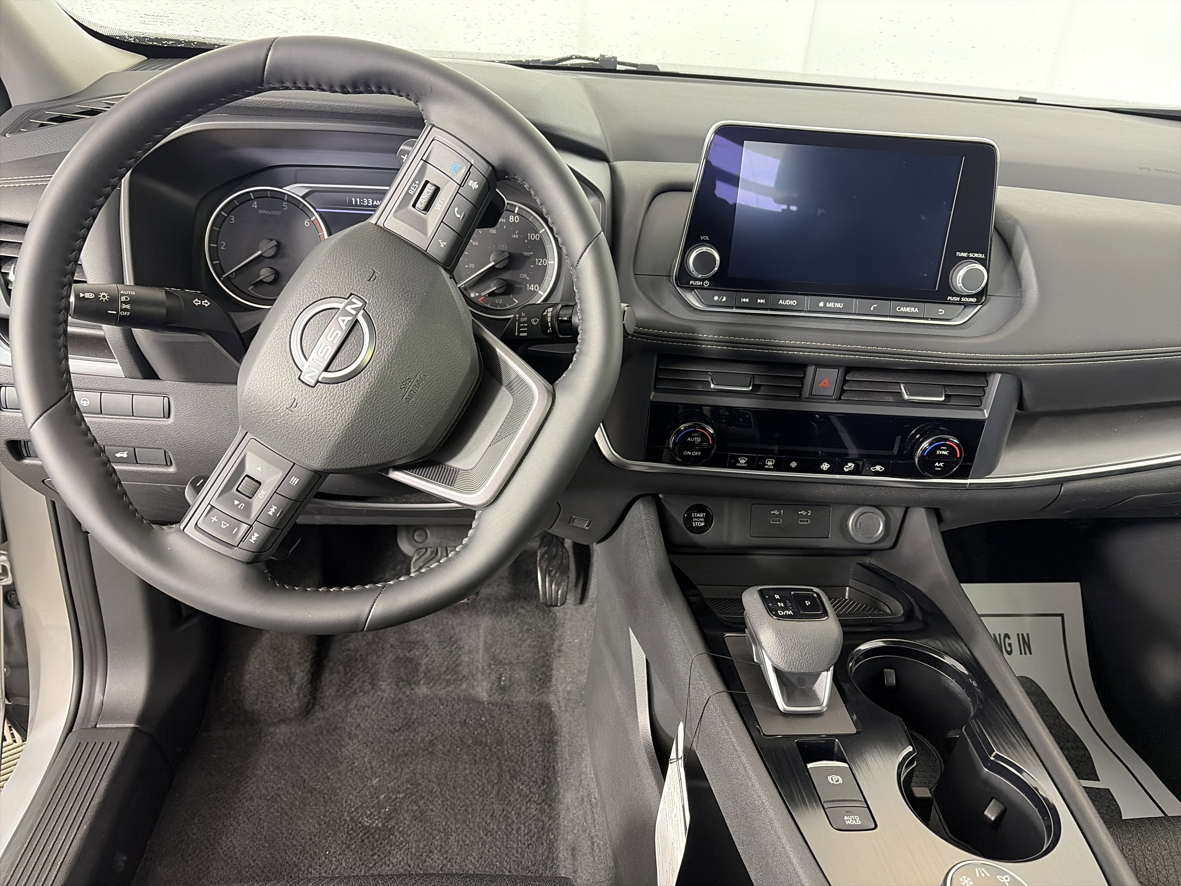 Used 2025 Nissan Rogue SV image 3