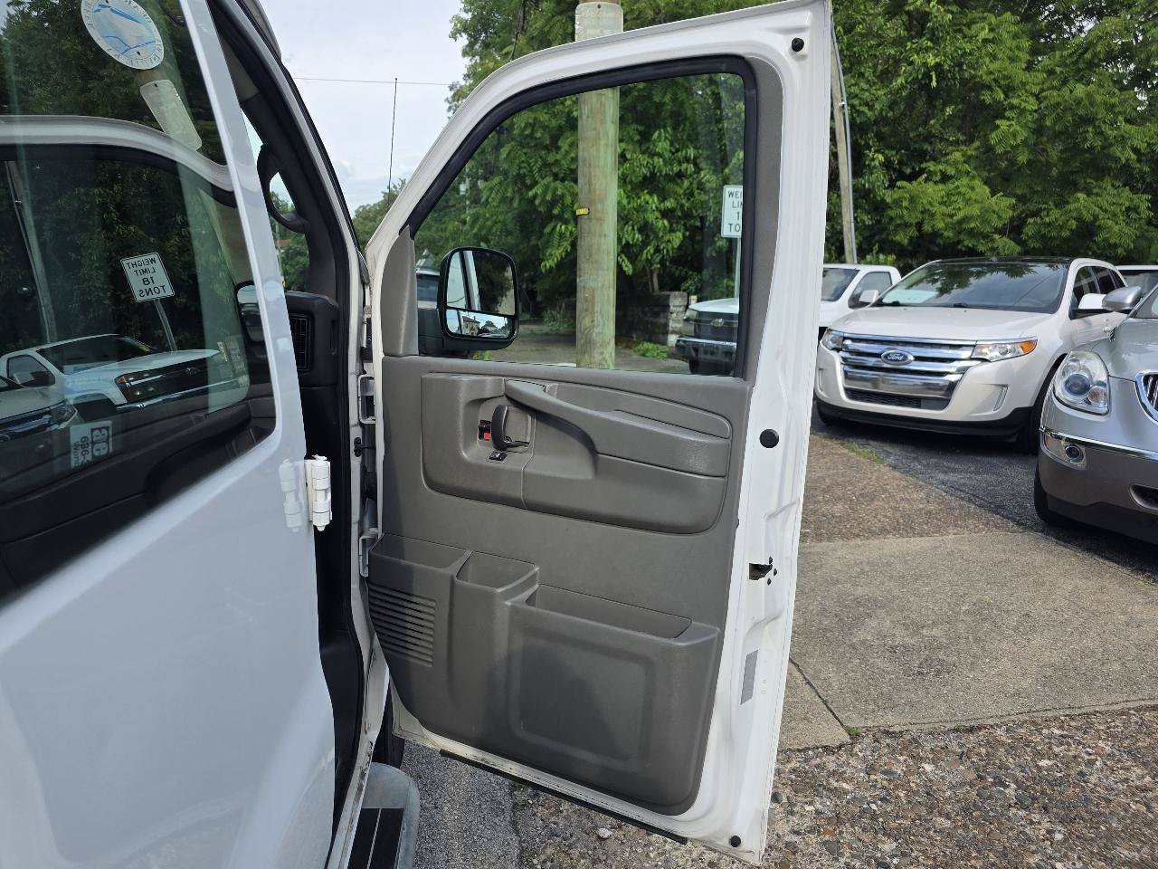 Used 2014 GMC Savana 2500 RWD image 16
