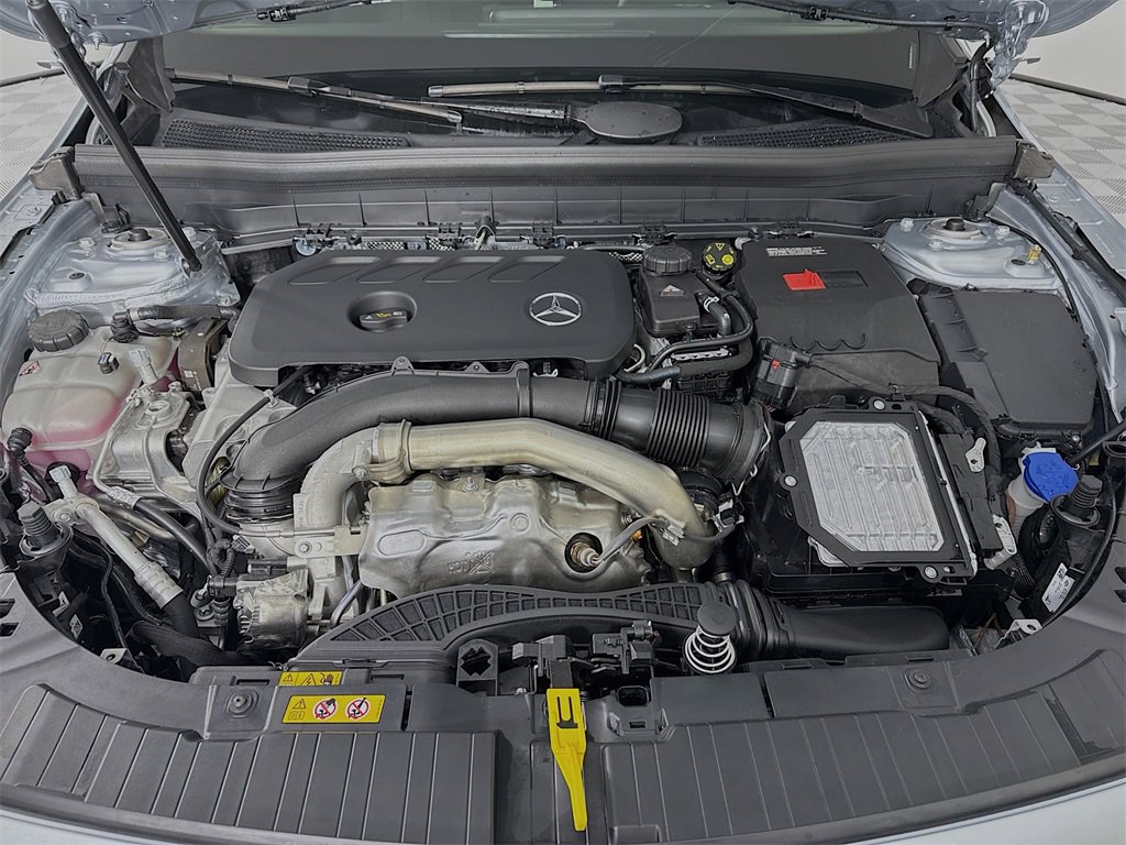 Used 2025 Mercedes-Benz GLB 250 4MATIC image 32