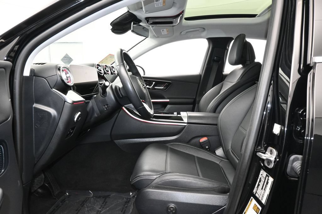 Used 2025 Mercedes-Benz GLC 300 4MATIC image 11