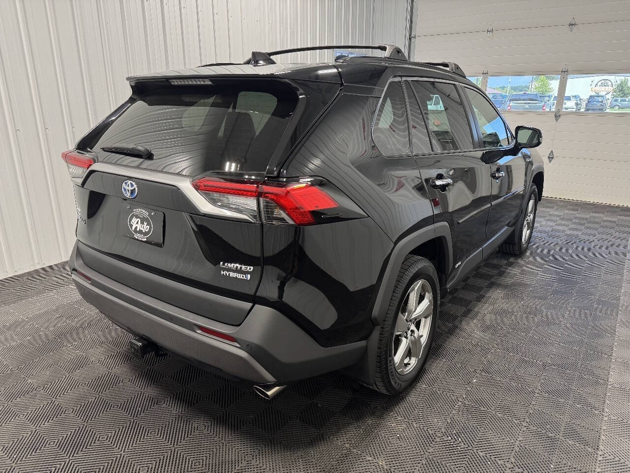 Used 2020 Toyota RAV4 Limited AWD/4WD image 3