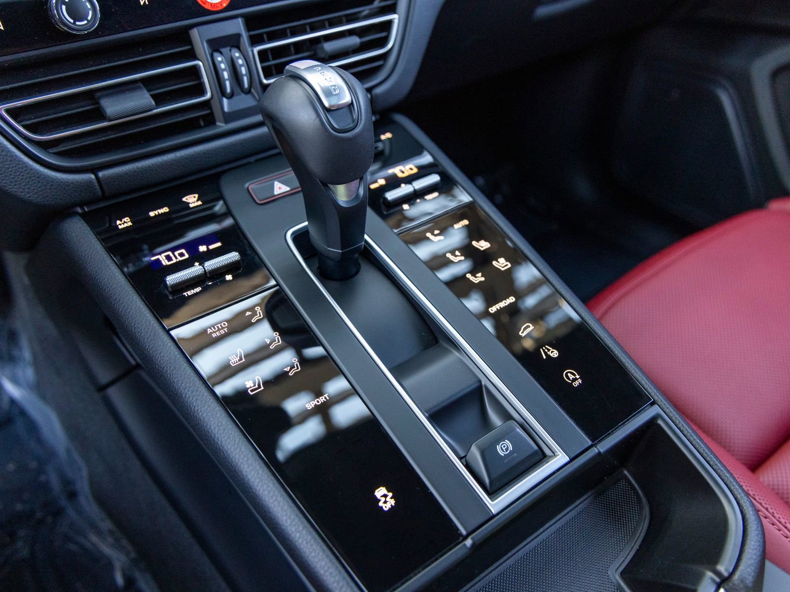 Certified 2025 Porsche Macan image 43