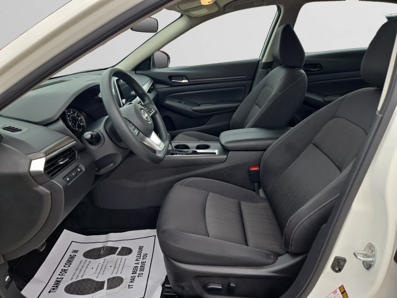 Used 2025 Nissan Altima 2.5 SV FWD image 9
