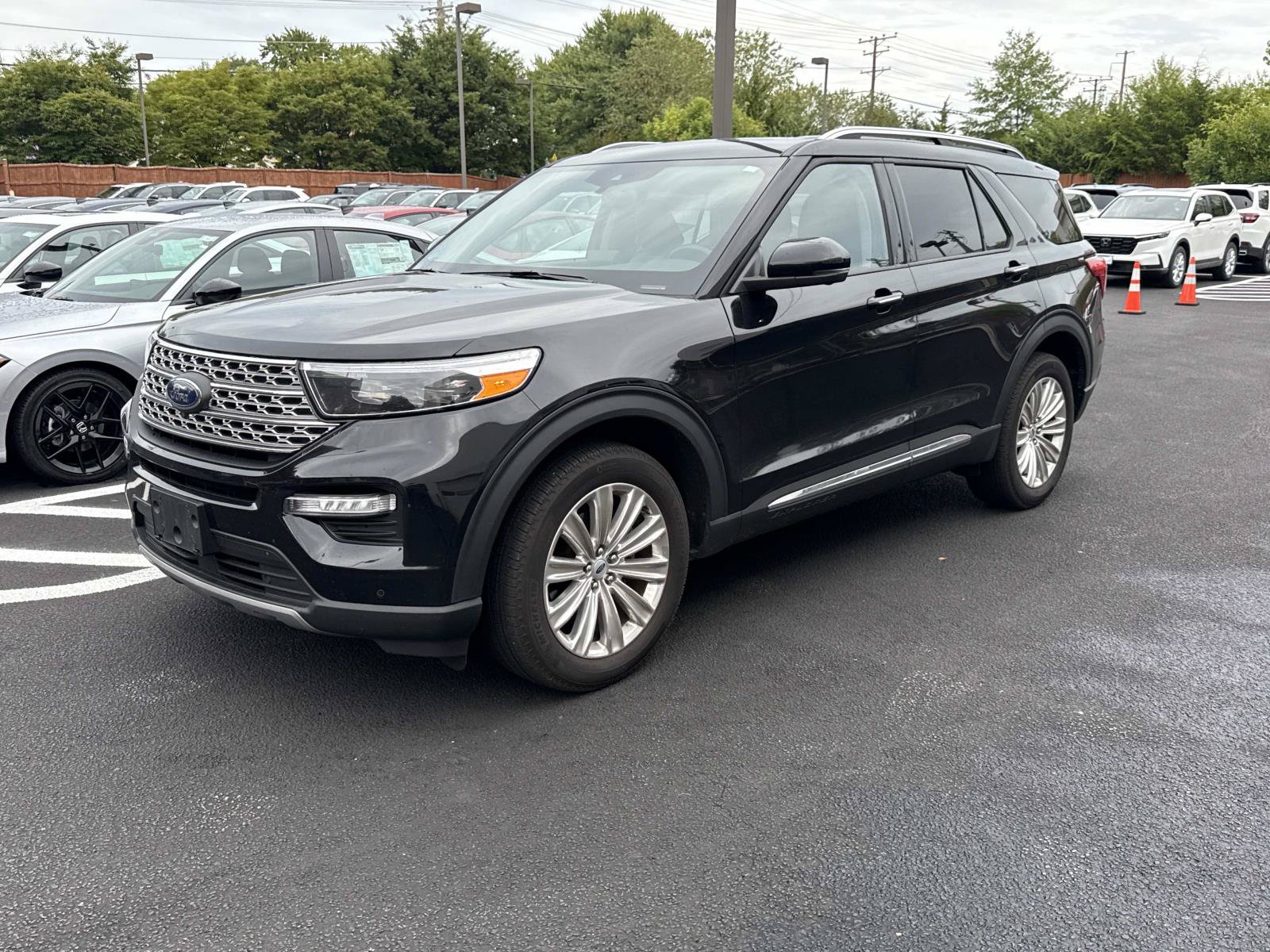 Used 2023 Ford Explorer Limited w/ Limited Technology Package AWD/4WD image 2