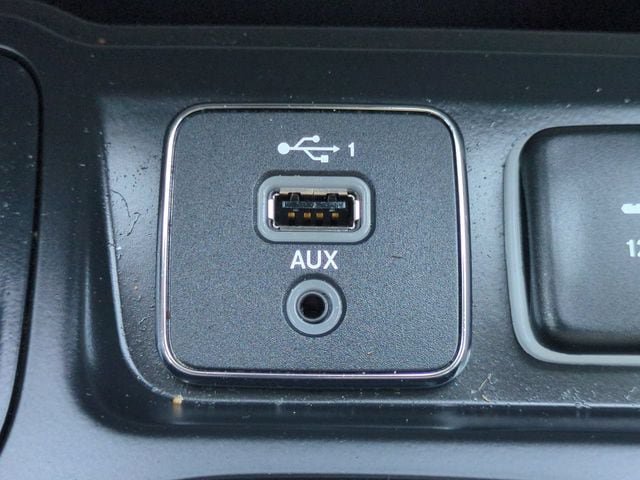 Used 2022 Jeep Cherokee Limited AWD/4WD image 22
