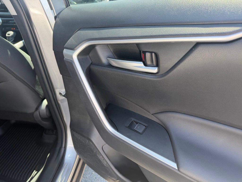 Used 2023 Toyota RAV4 XLE FWD image 33