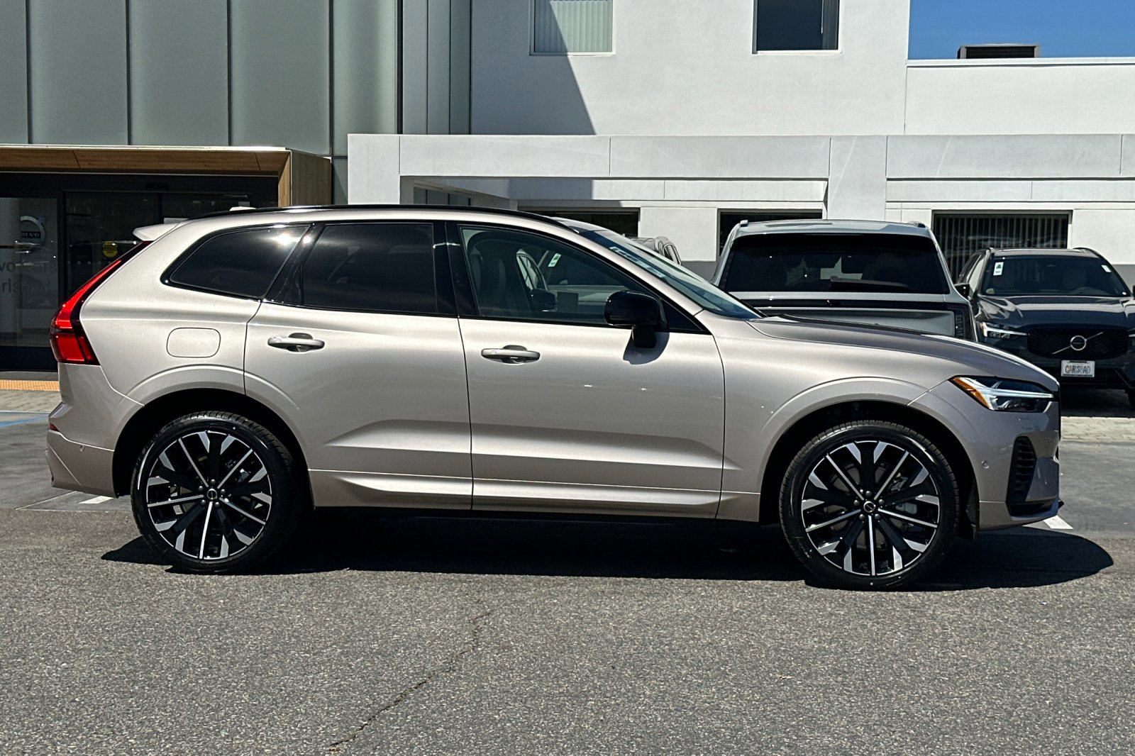 New 2026 Volvo XC60 T8 Ultra w/ Climate Package AWD/4WD image 4