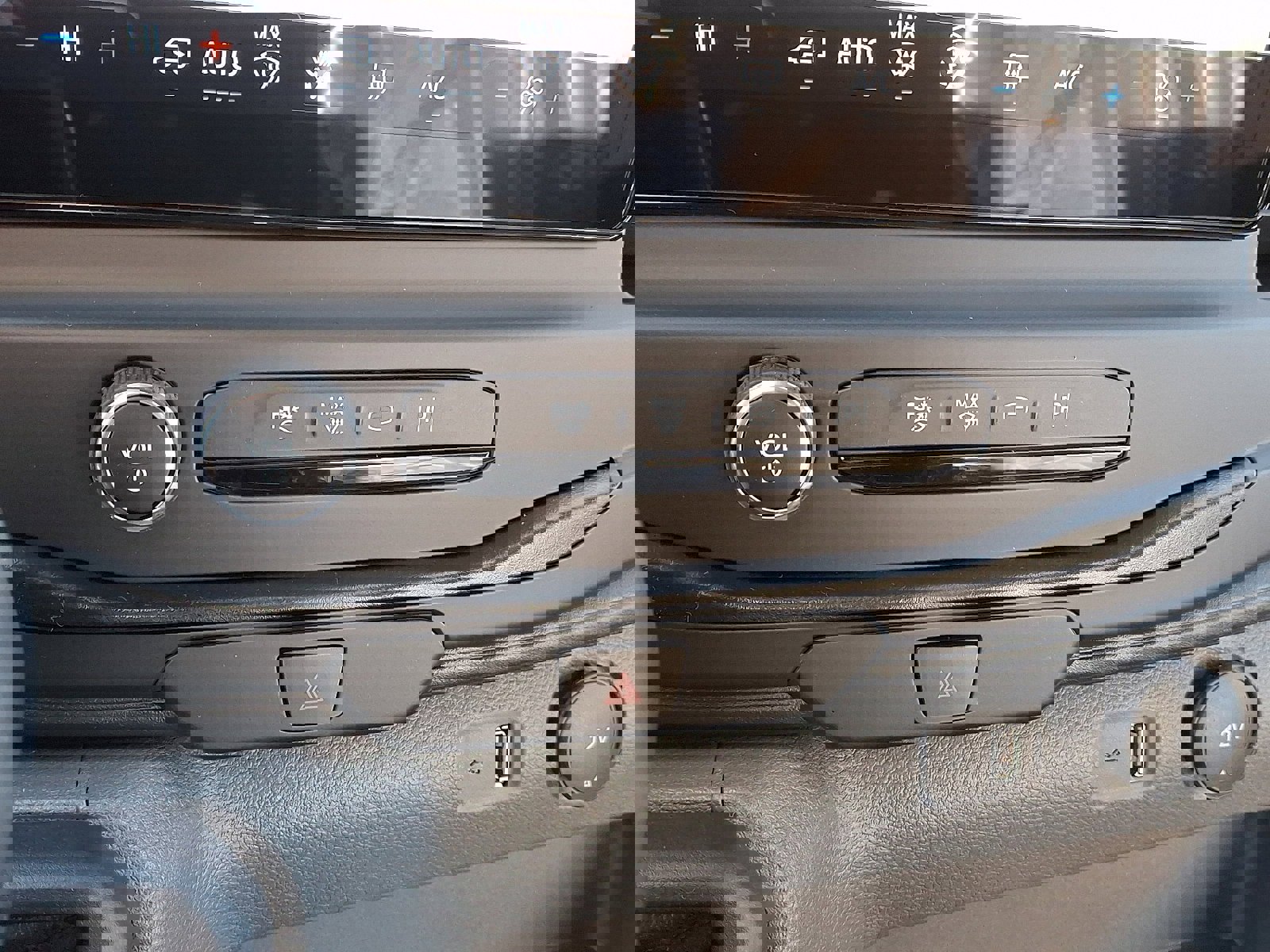 New 2026 Ford Transit 250 148 Medium Roof w/ Load Area Protection Package image 16