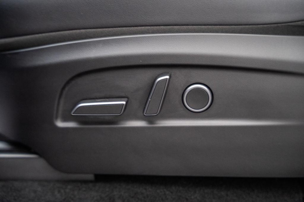 Used 2026 Tesla Model Y 2WD image 32